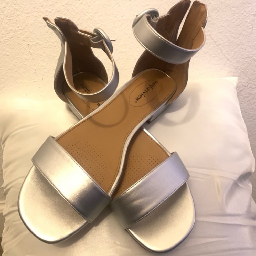 Comfortview Collection Silver Sandals. Size 7W, 8W and 9.5W - Picture 2 of 10